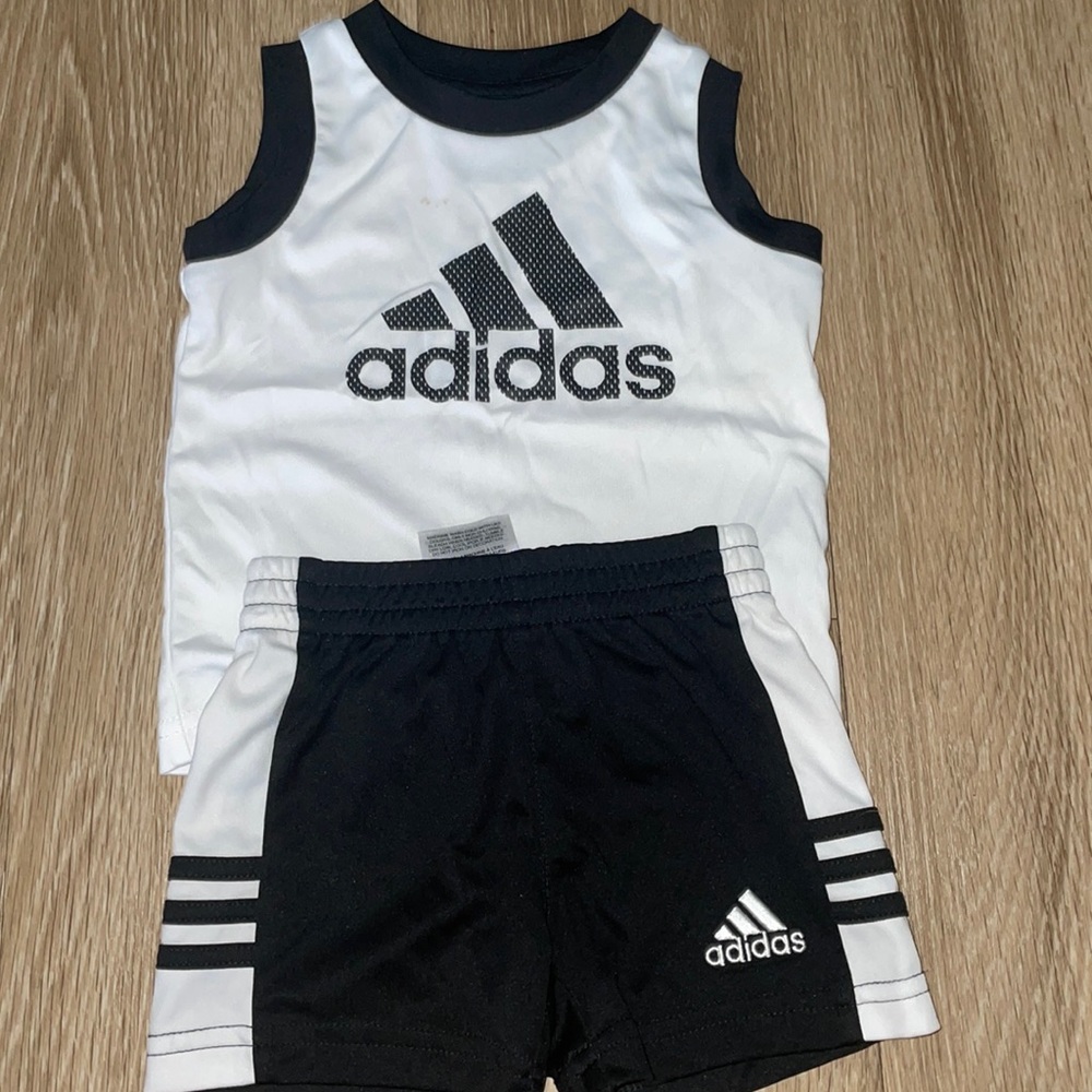 Selling my sons baby clothes Size: 3m